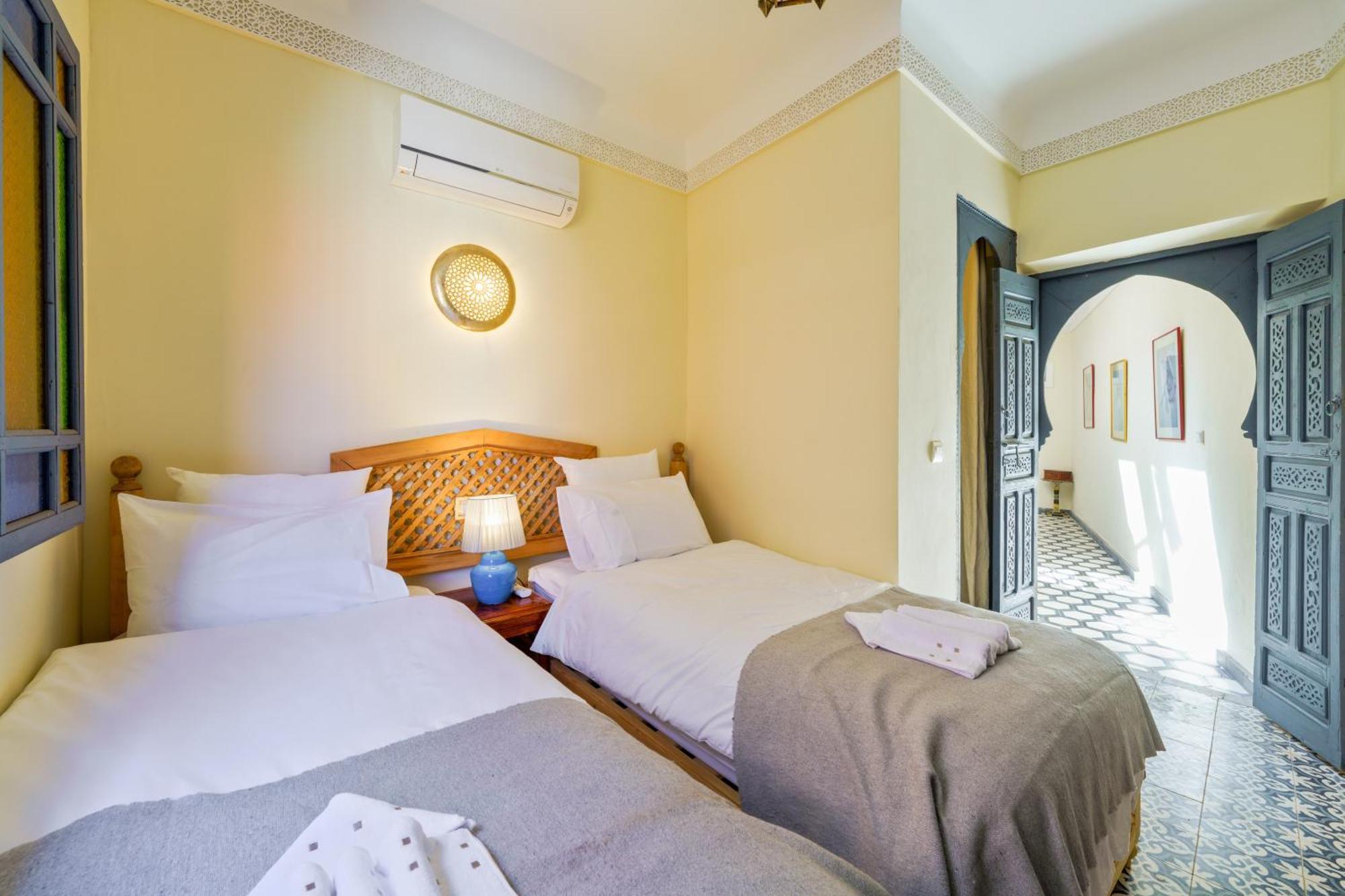 Riad 4 Chambres - Piscine & Petit Dejeuner Gratuit - Wifi Fibre Optique