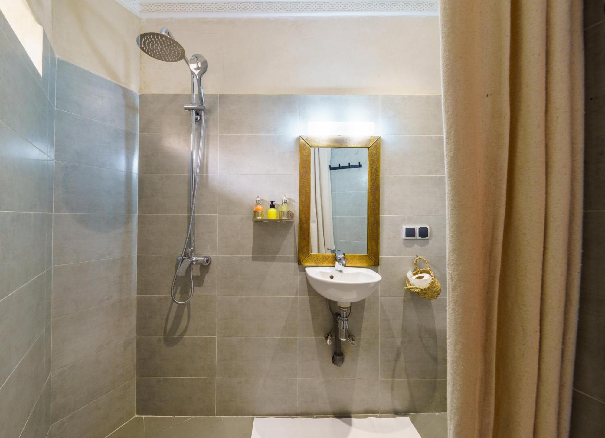 Riad 4 Chambres - Piscine & Petit Dejeuner Gratuit - Wifi Fibre Optique