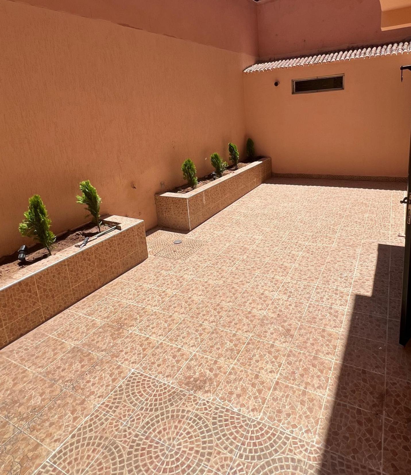 Spacieux Avec Cour Fleurie Et Hammam A Targa Marrakech Apartment *