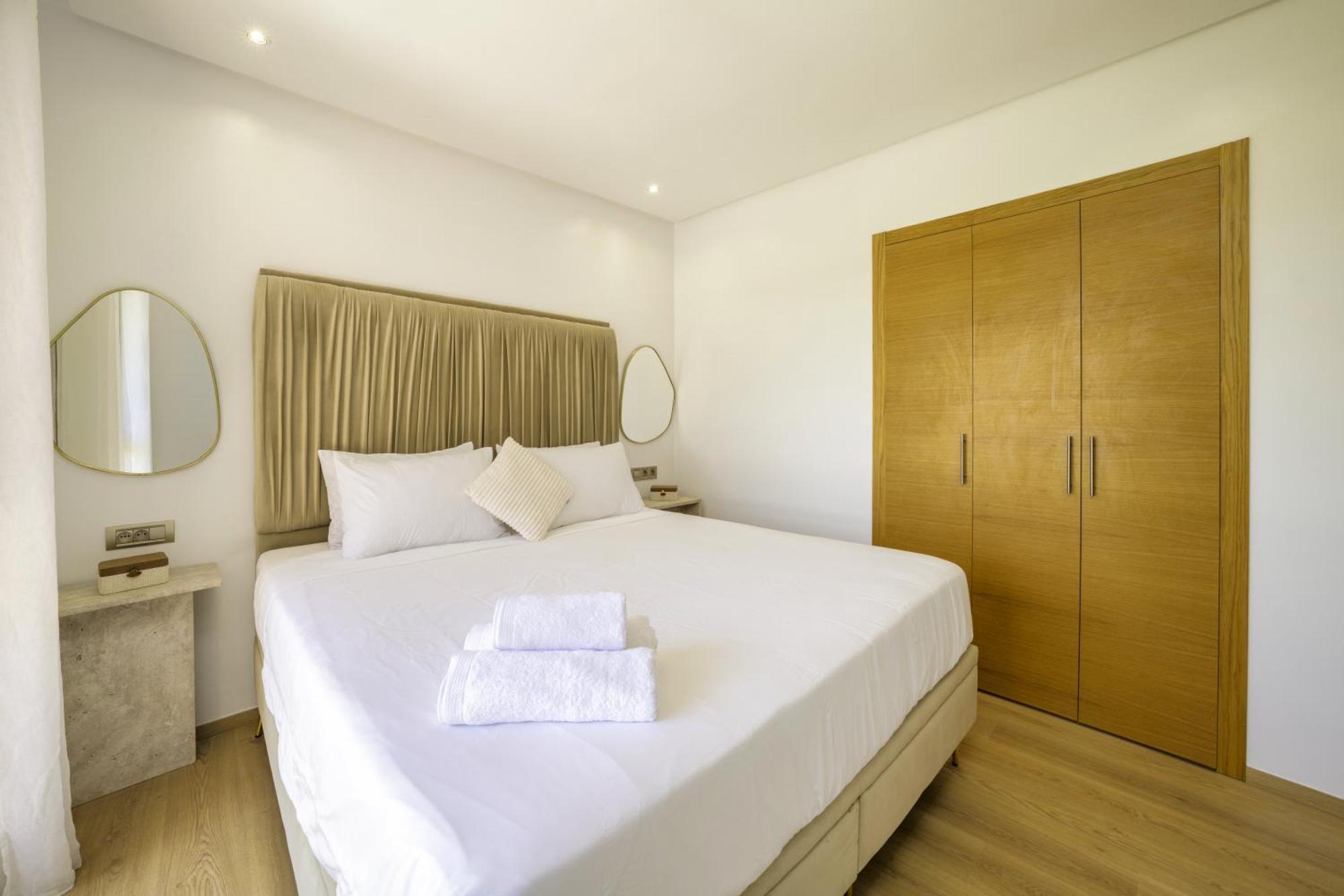 Vue Montagnes, Golf Et Piscine, Luxe A Marrakech