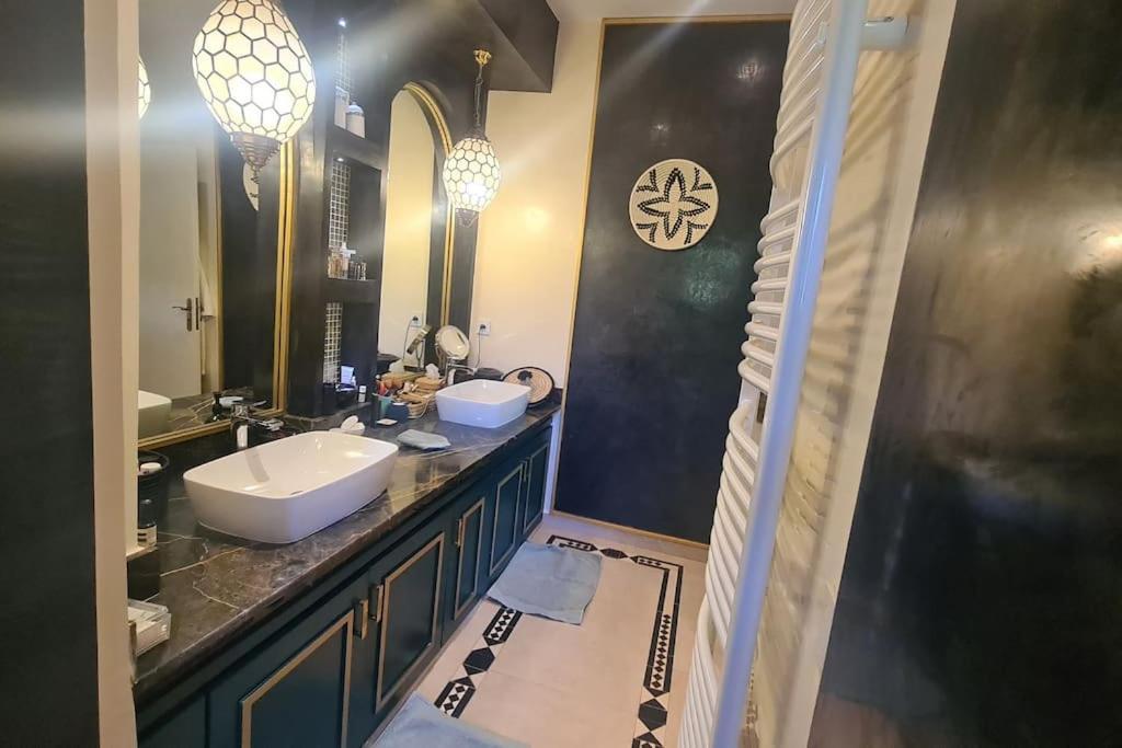 Les Lauriers, 4 Suites, Piscine Privee, Petit Dejeuner Compris *