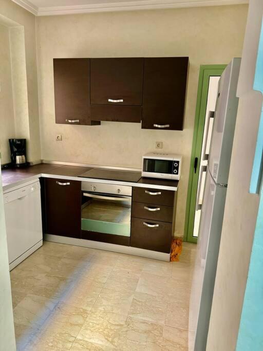 Apartment Beautiful Hivernage With Pool & Balcony, Near Attractions
