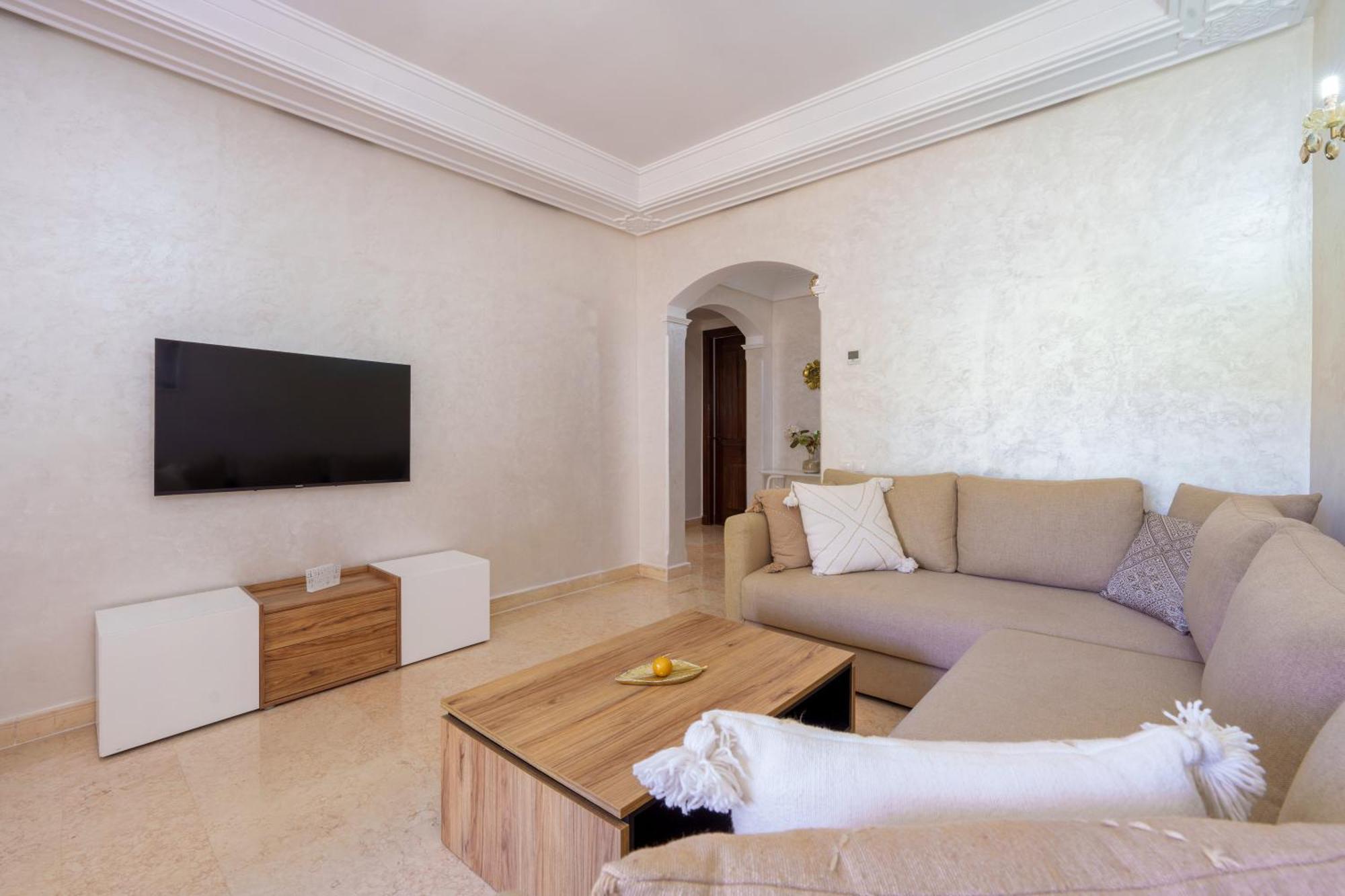 Chill On The Oasis Poolside Luxury Apartment *