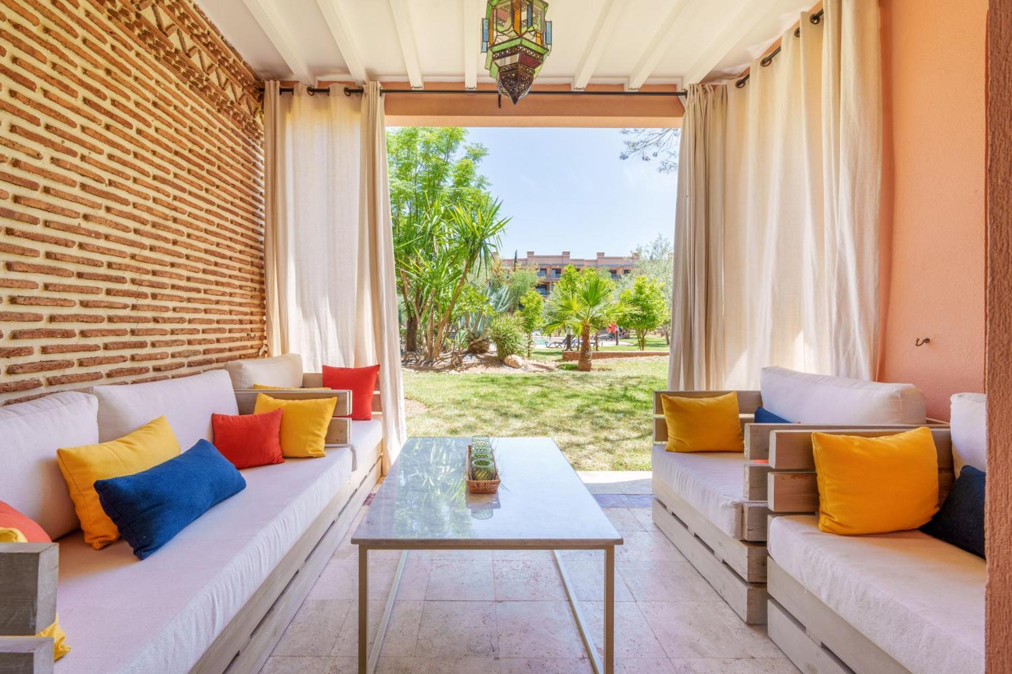 Apartment Chill On The Oasis Poolside Luxury