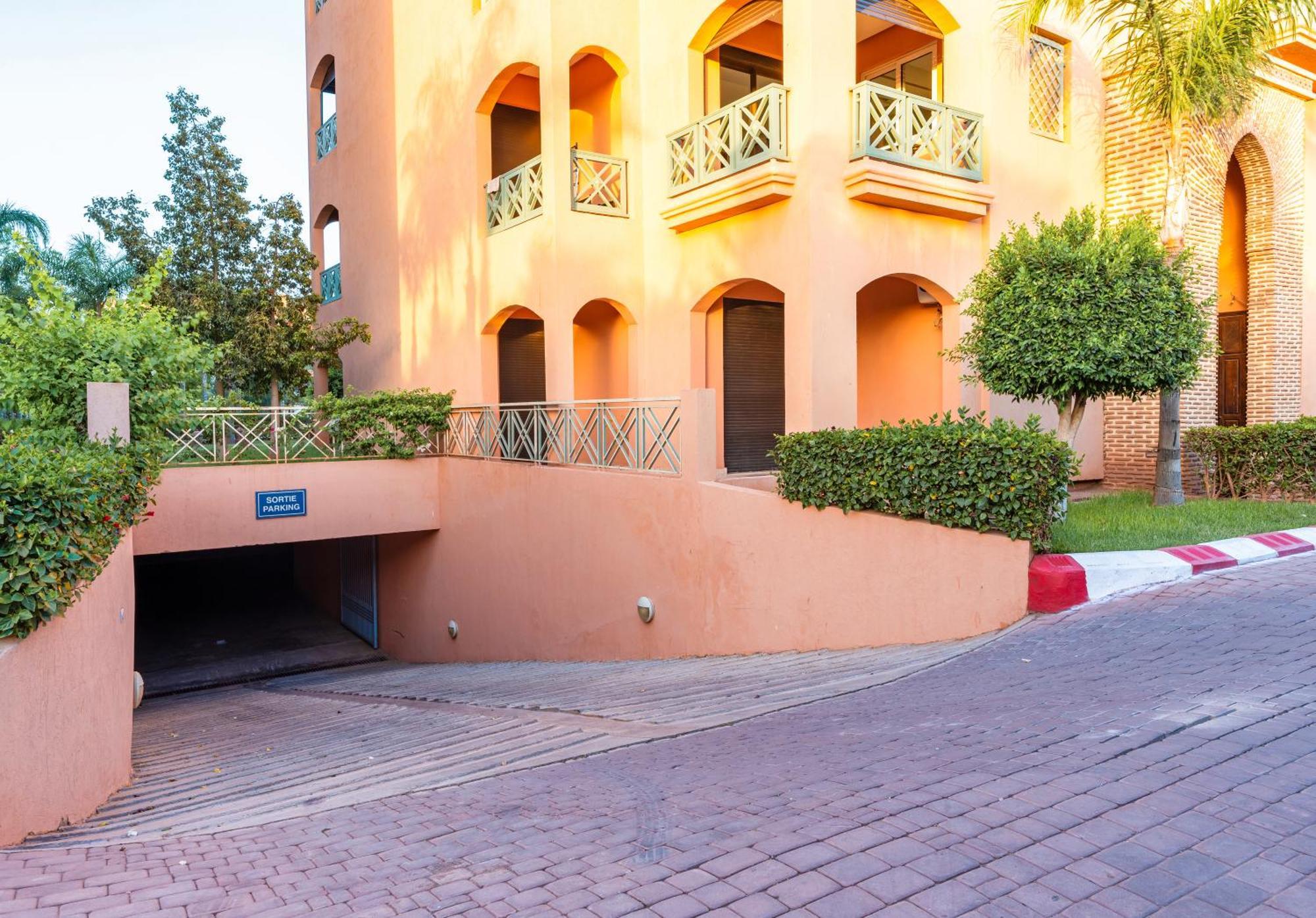 Chill On The Oasis Poolside Luxury Marrakesh