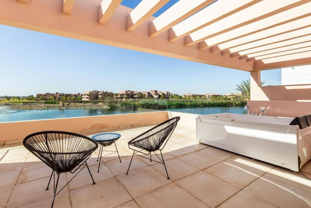 Escape To Luxury: 4 Bedroom On Golf Course Villa *