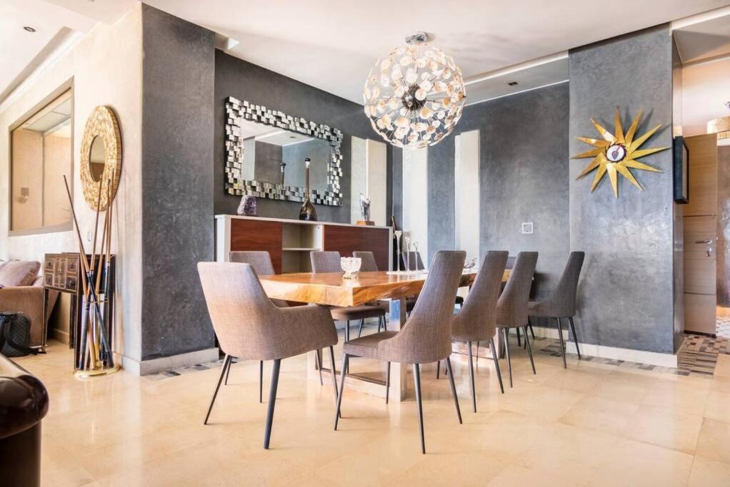 Escape To Luxury: 4 Bedroom On Golf Course