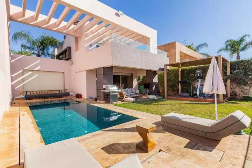 Villa Escape To Luxury: 4 Bedroom On Golf Course *