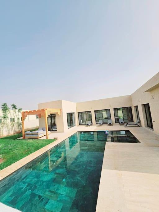 Hanaine, Piscine Cuisiniere Marrakesh
