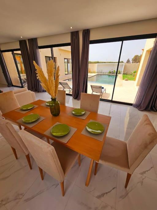 Hanaine, Piscine Cuisiniere Marrakesh