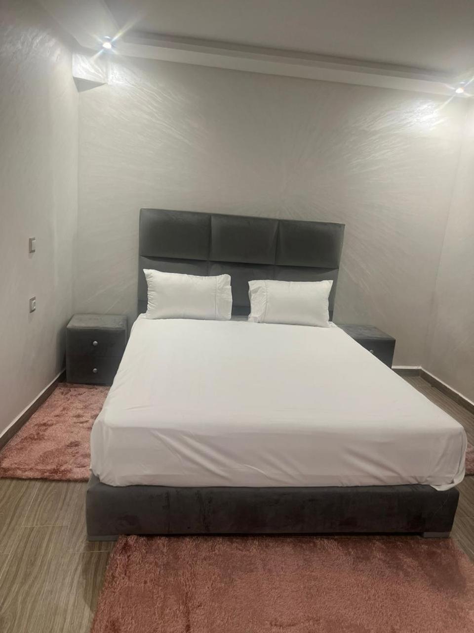 Luxury Apartment *