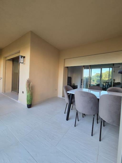 2ch Rez De Jardin Piscine