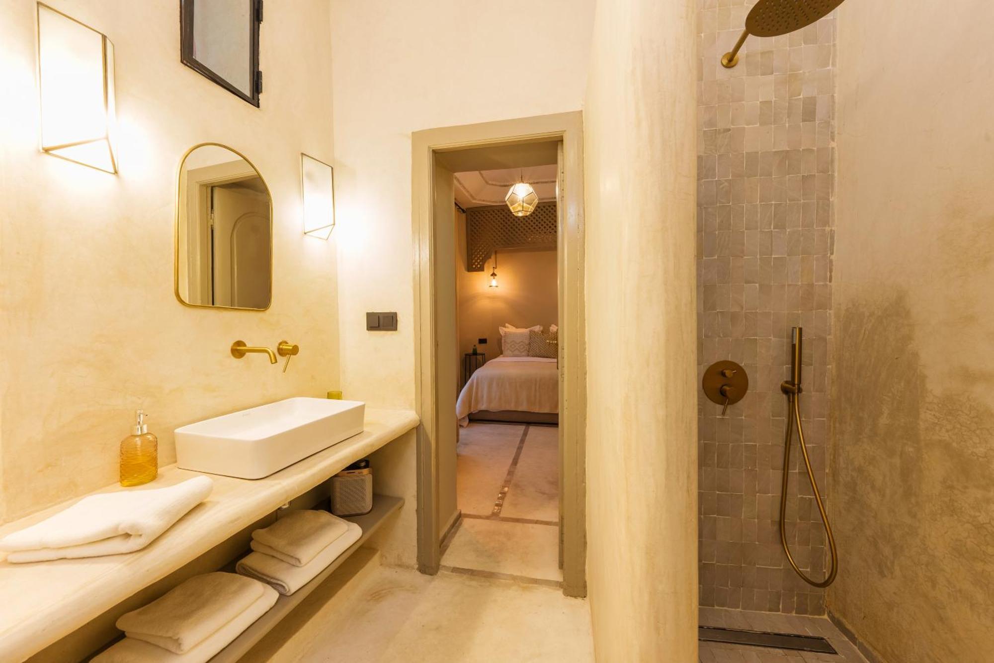 & By Xo-riad