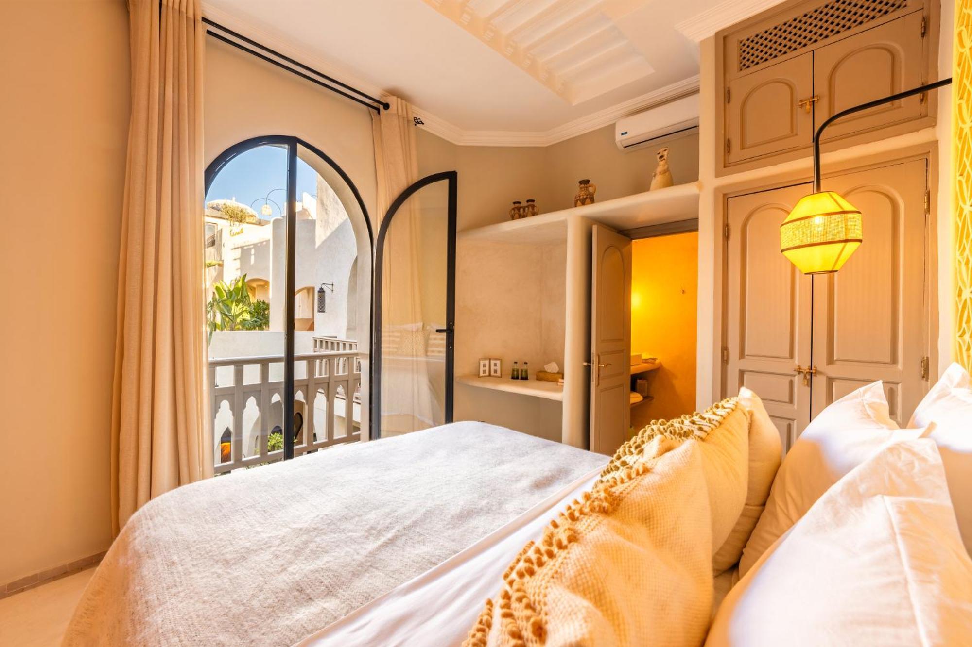 Riad & By Xo-riad