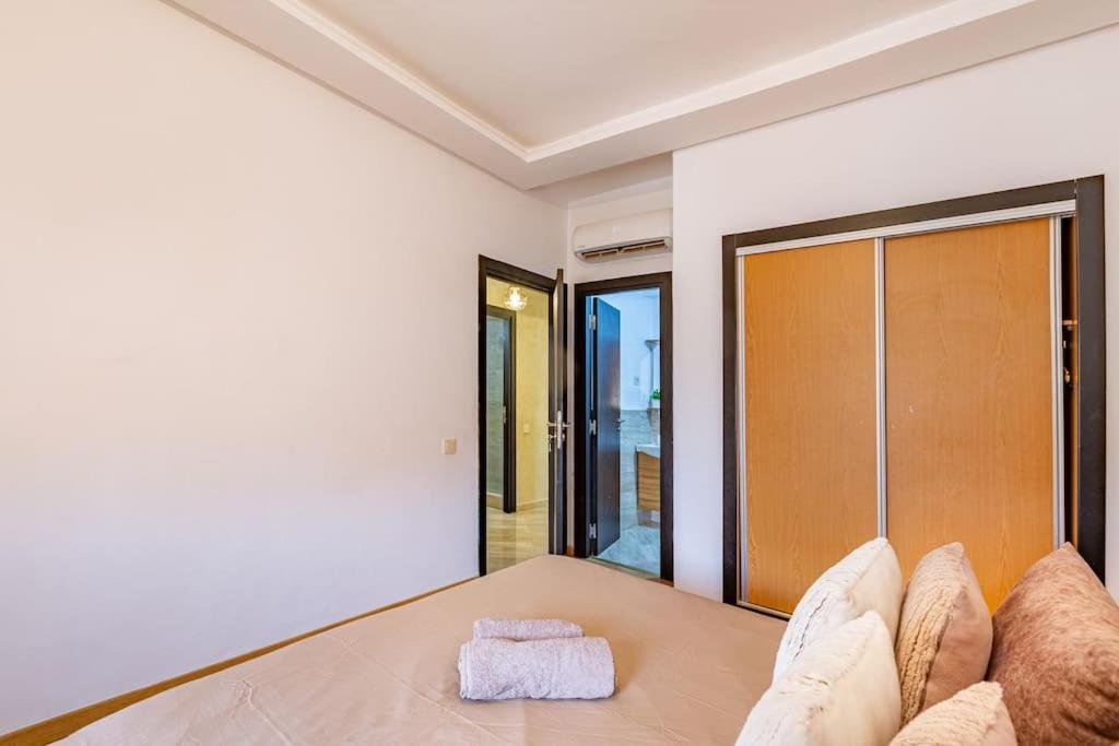 New! App Emeraude Confort Avec Piscine & Parking Apartment Marrakesh