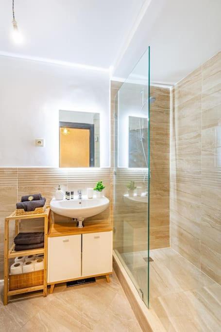 New! App Emeraude Confort Avec Piscine & Parking Apartment *