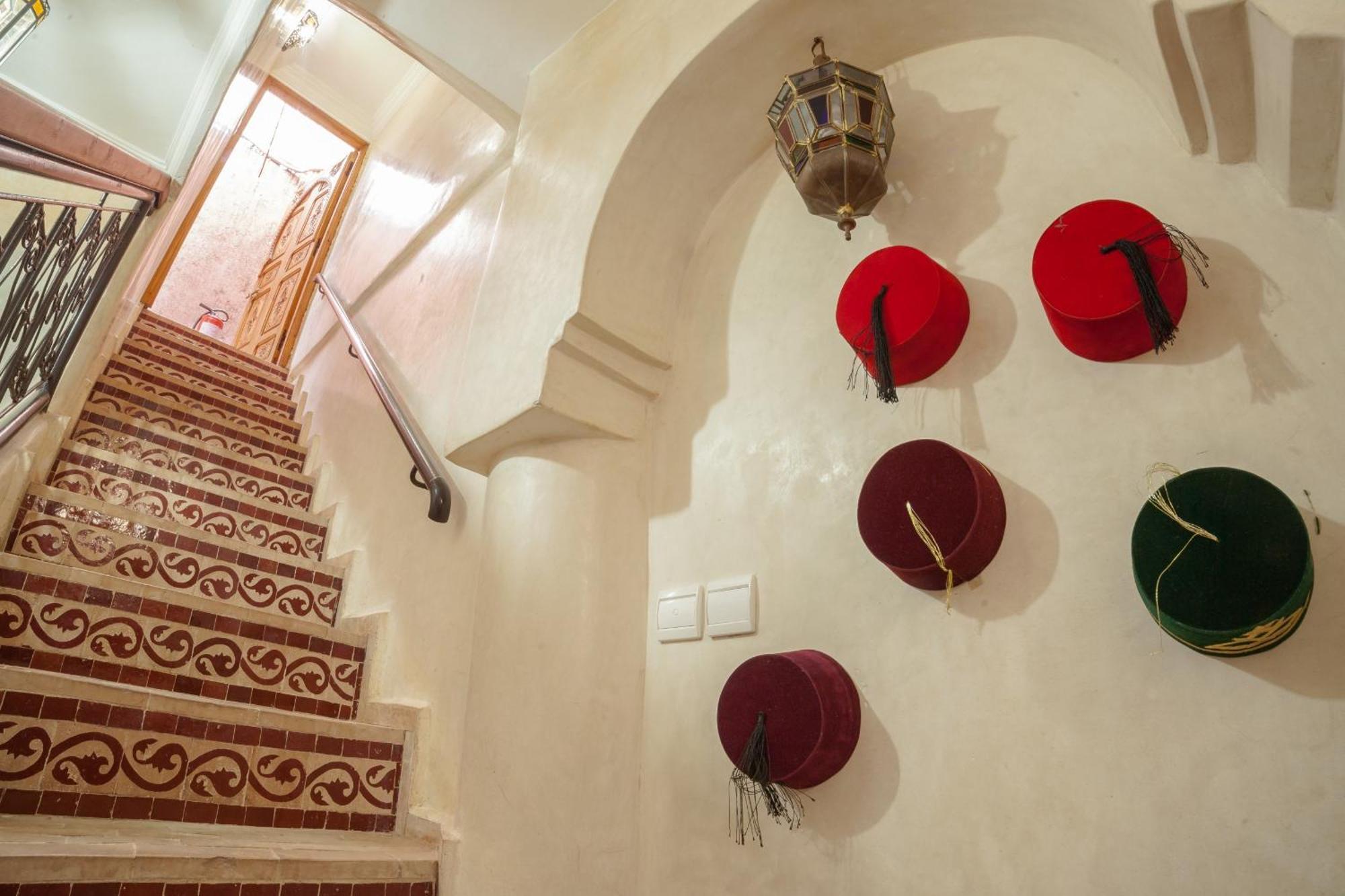 Riad Ikalimo 1 *