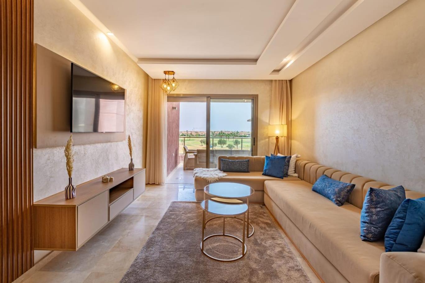 Apartment New! App Spacieux Avec Piscine Et Parking A Saphir