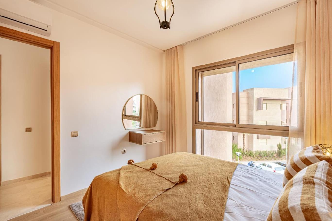Apartment New! App Spacieux Avec Piscine Et Parking A Saphir *