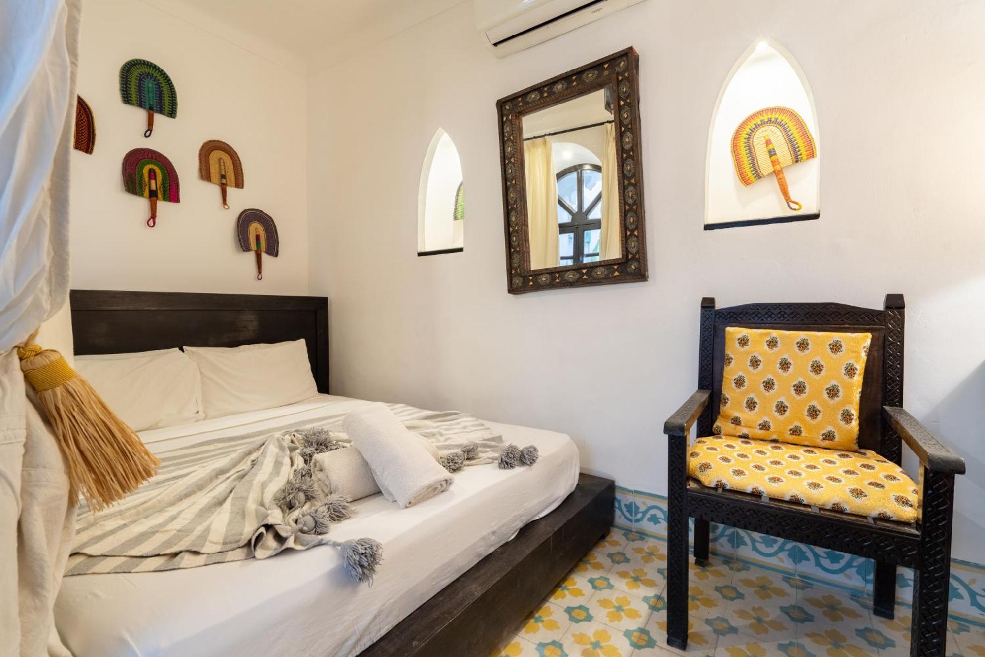 Sharqi Luminous A Sunny In Marrakech Old Town *