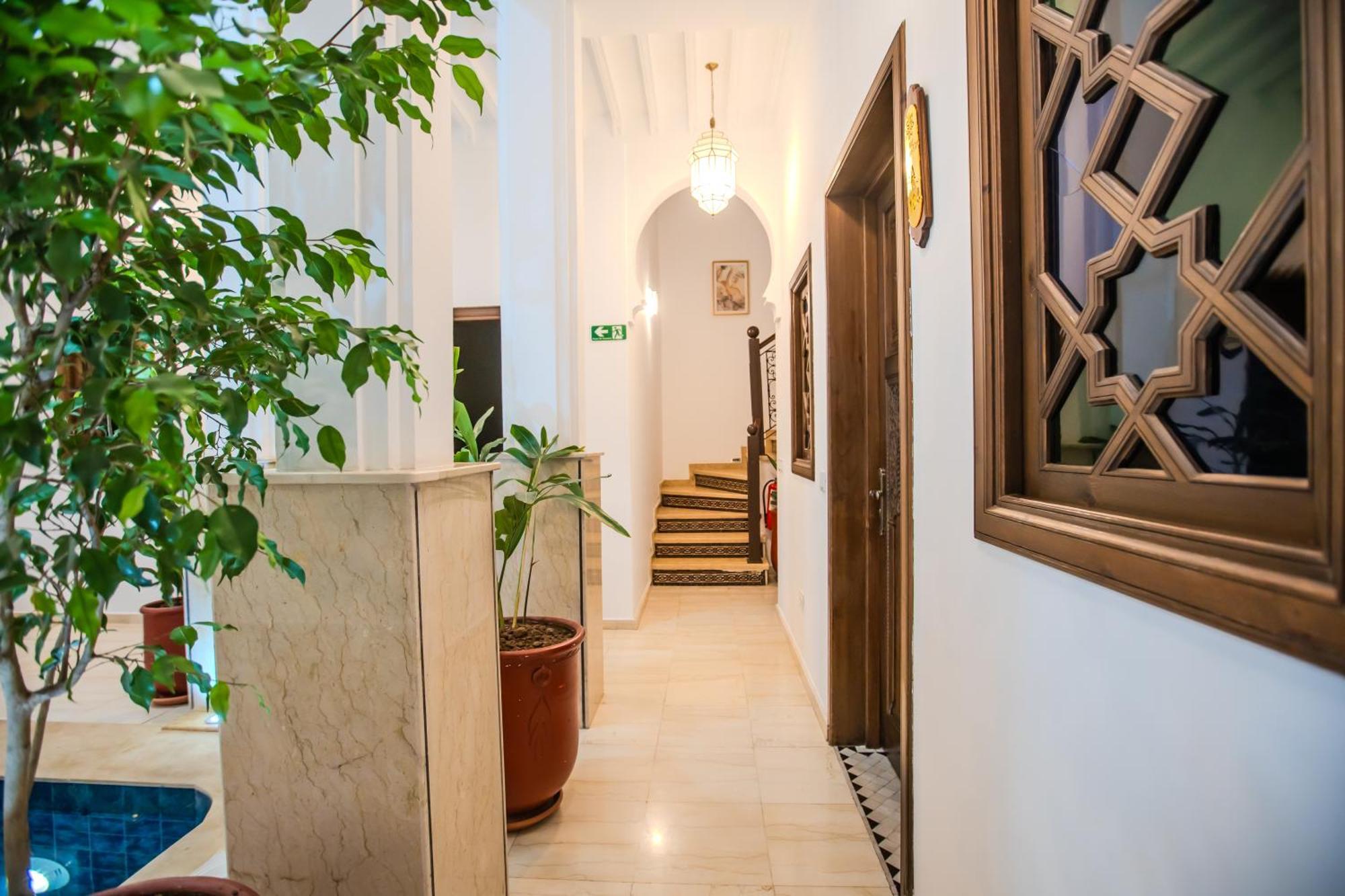 Guest house Mandana & *