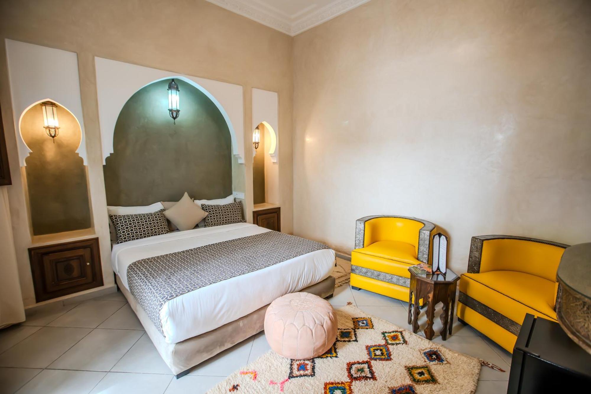 Guest house Mandana & *