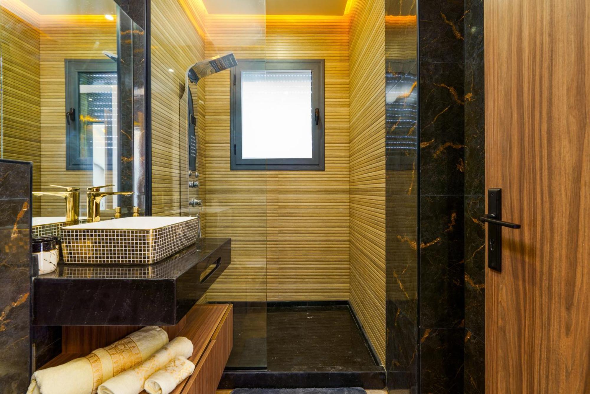 Golden Luxruy Serenity