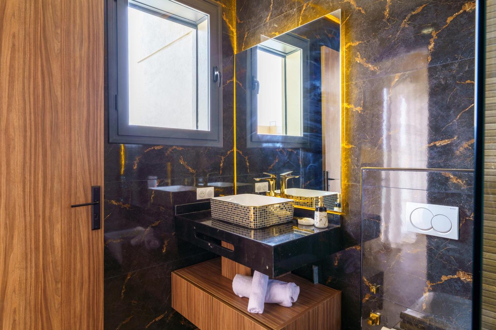 Golden Luxruy Serenity *