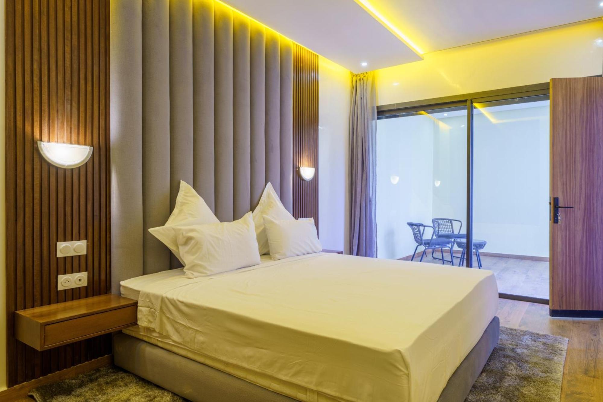Golden Luxruy Serenity