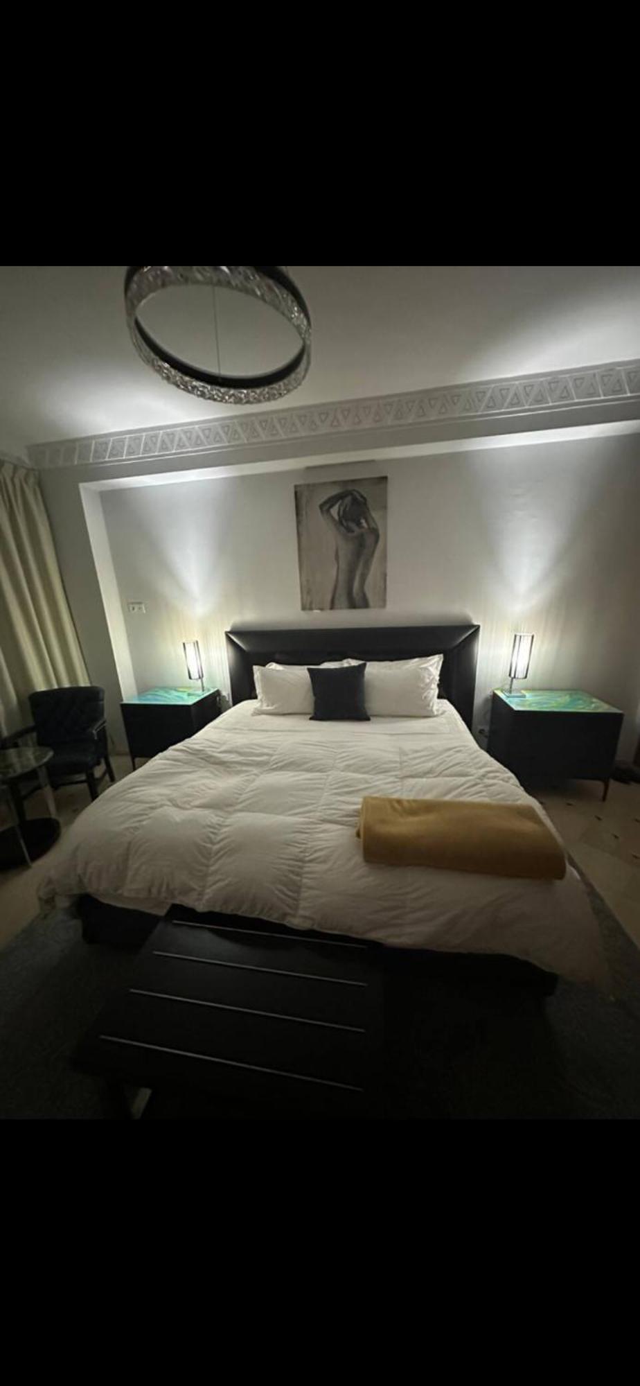 Lux Apt, Prime Location, Jacuzzi Apartment