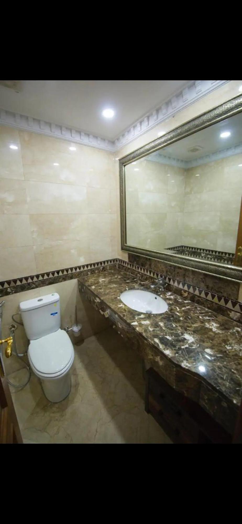 Lux Apt, Prime Location, Jacuzzi Apartment *