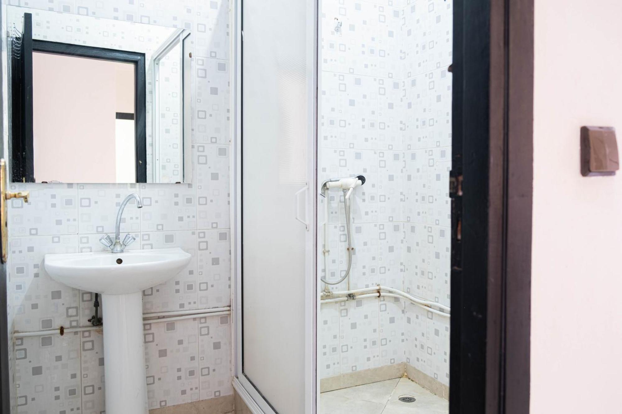 Apart Larbi Hostel