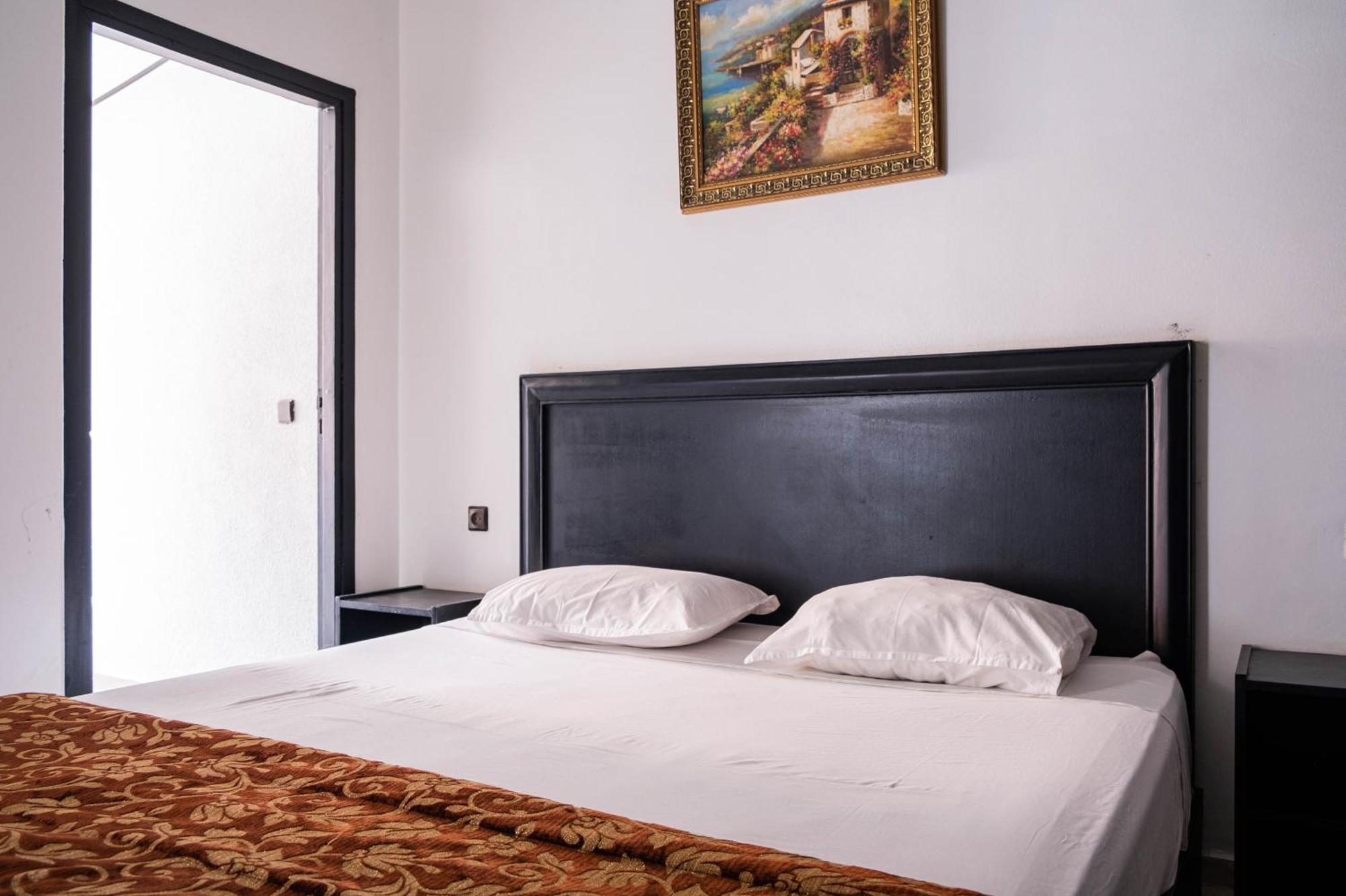 Apart Larbi Hostel *