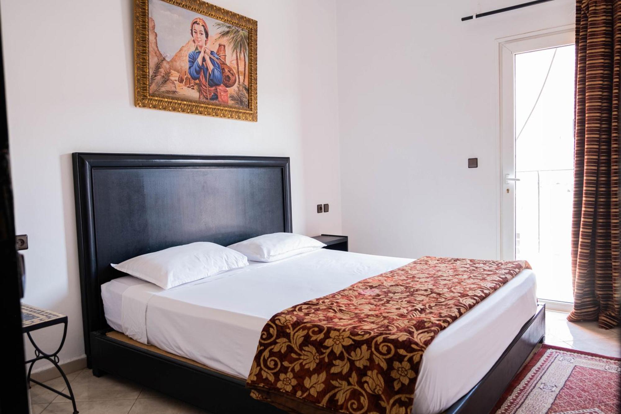 Apart Larbi Hostel