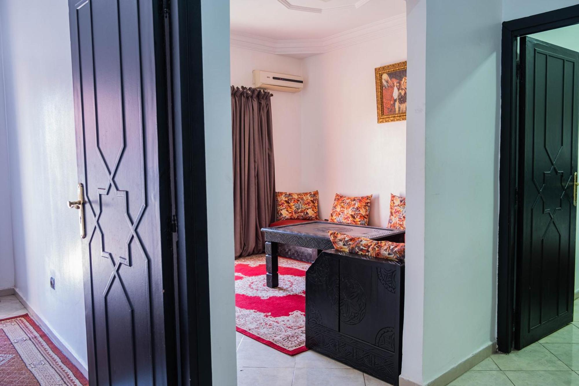 Apart Larbi Hostel