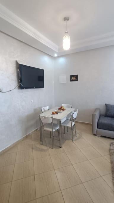 A Cote De L'aeroport Avec Climatisation Et Wifi Apartment *