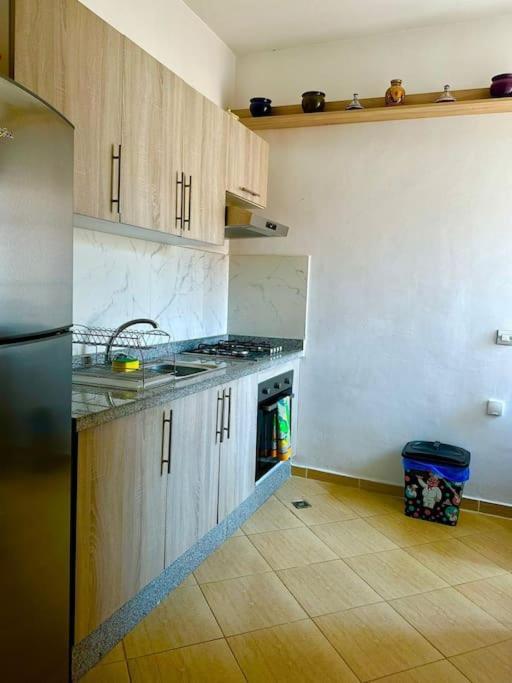 Quiet Two Bedroom 5 Min From The Airport Apartment