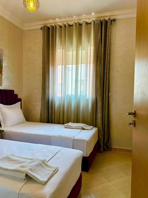 Quiet Two Bedroom 5 Min From The Airport Apartment *