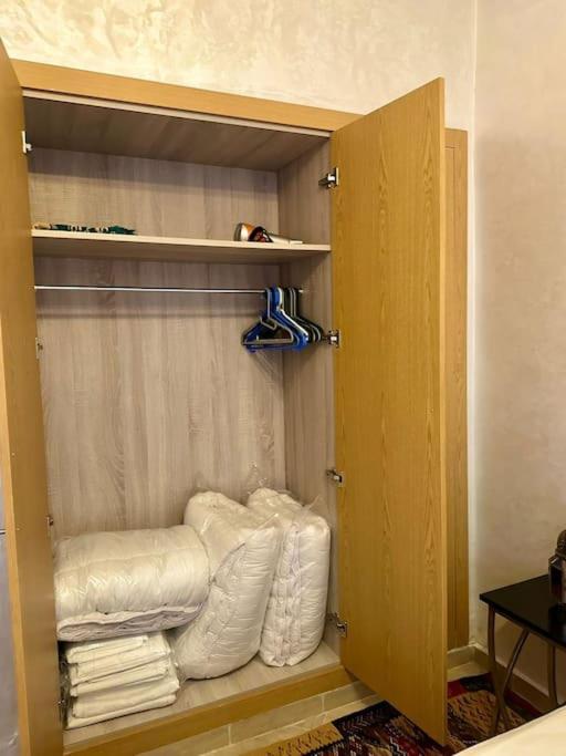 Quiet Two Bedroom 5 Min From The Airport Apartment