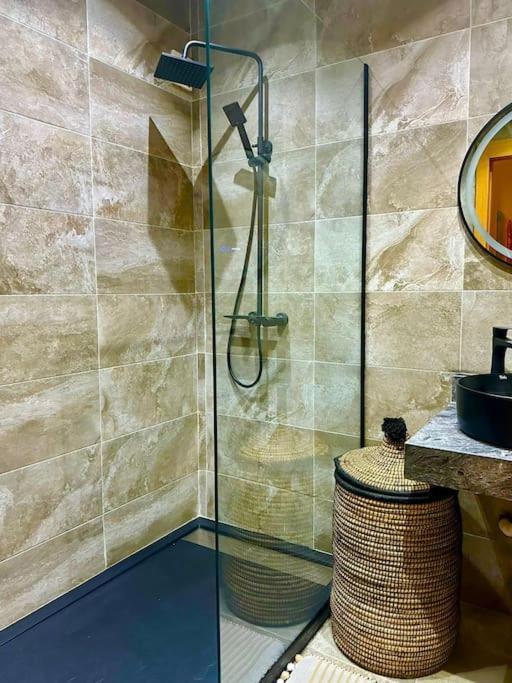 Quiet Two Bedroom 5 Min From The Airport Apartment