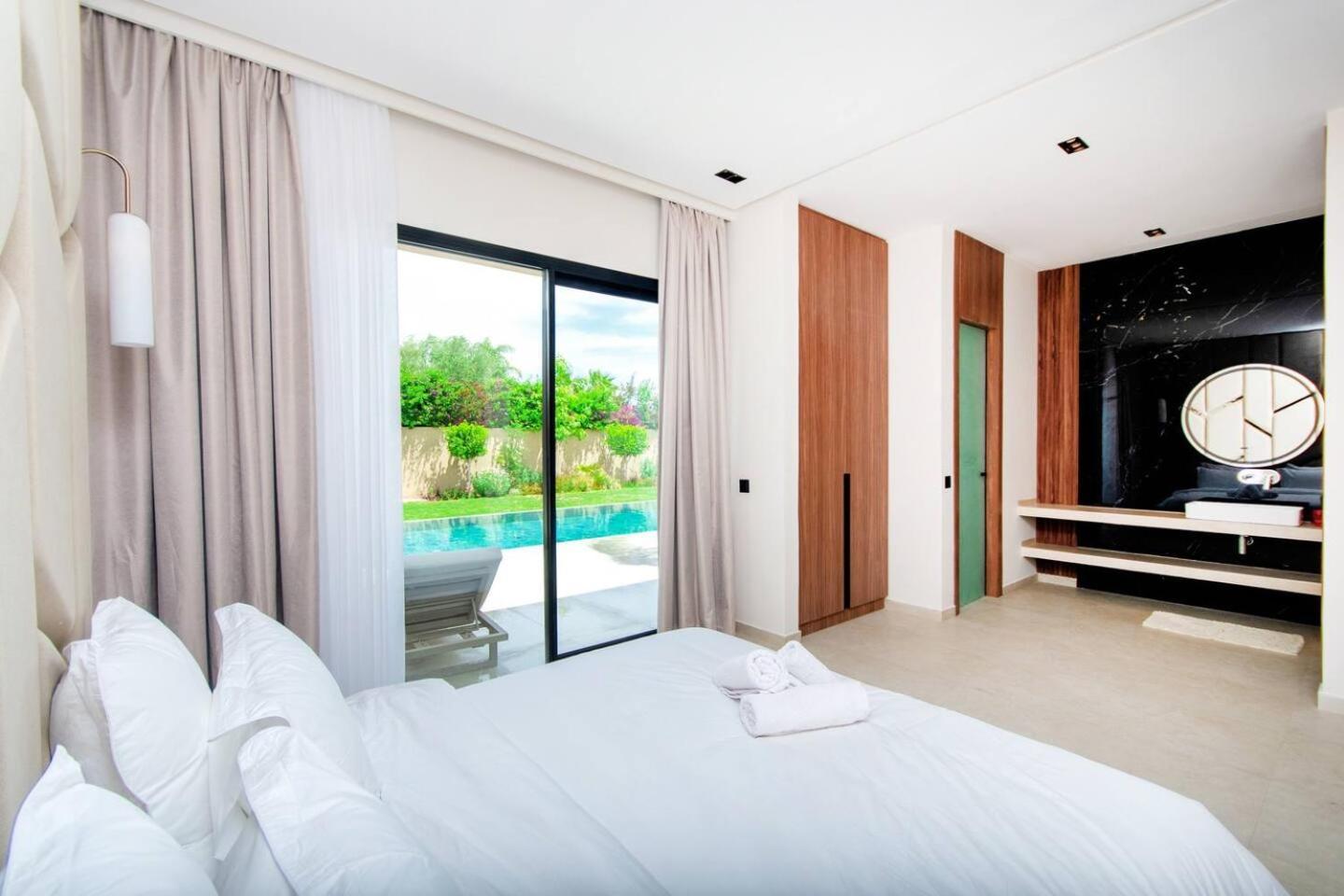 4 Palmeria Villa *