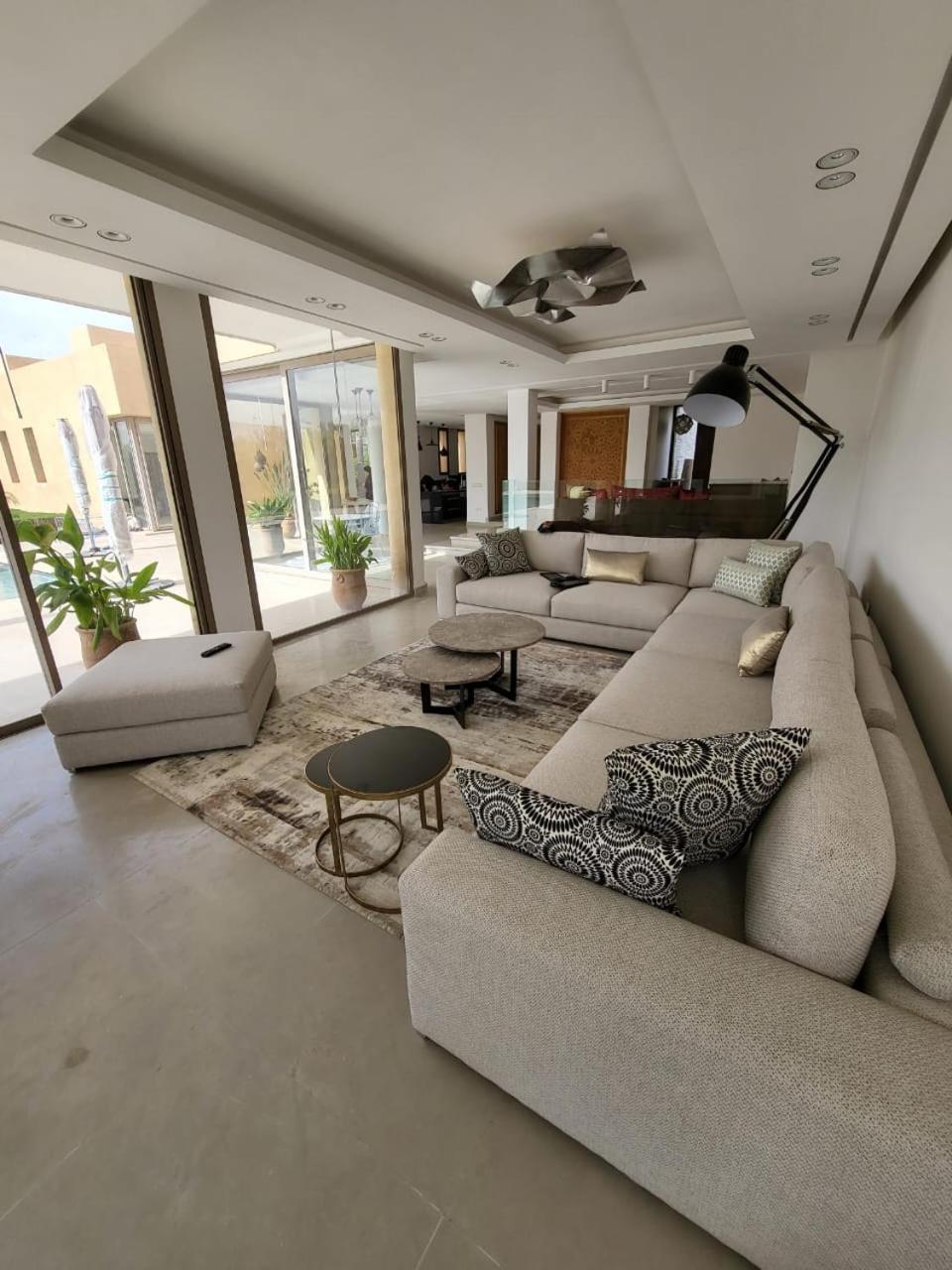 Villa 19 *