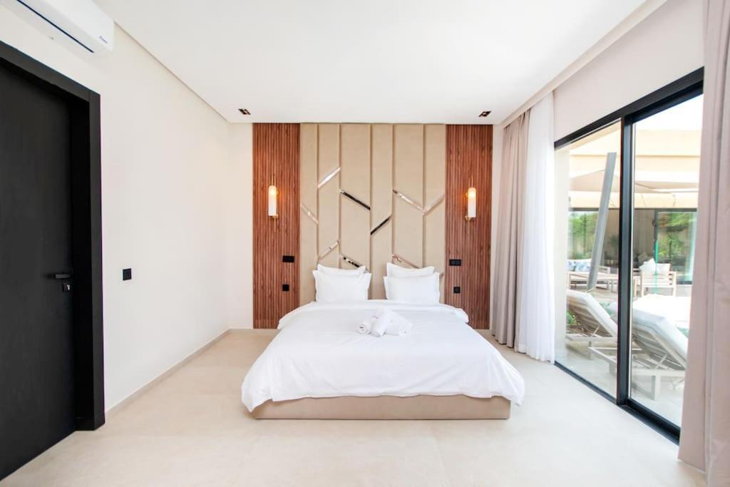 4 Palmeria Villa *