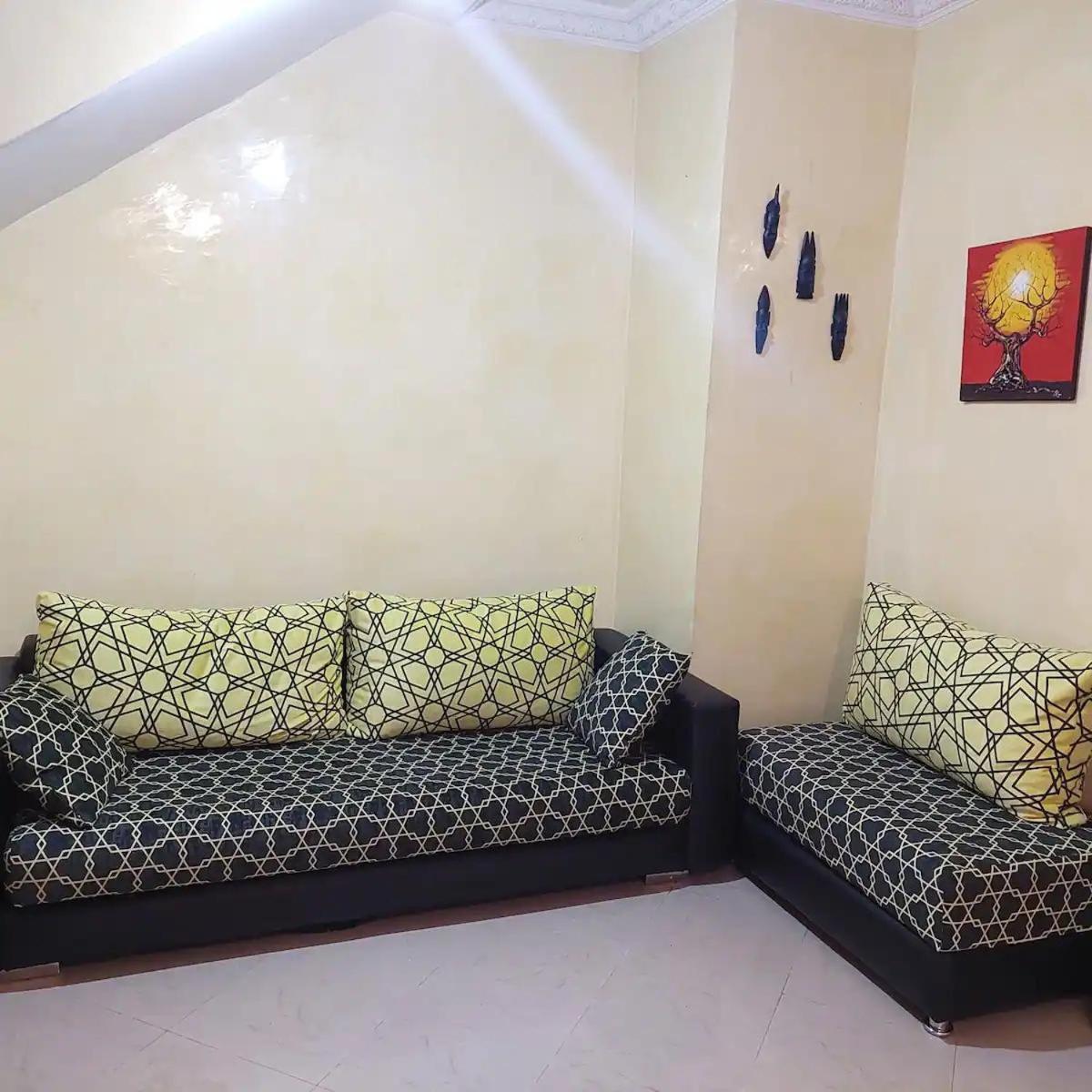 في Apartment *