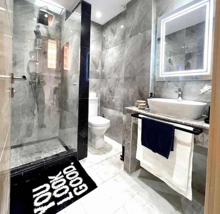 Apartment Fun-filled Luxury Center