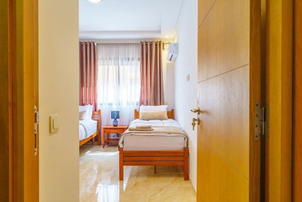 Luxury Cosy 2br Center Secure Parking Wifi Apartment