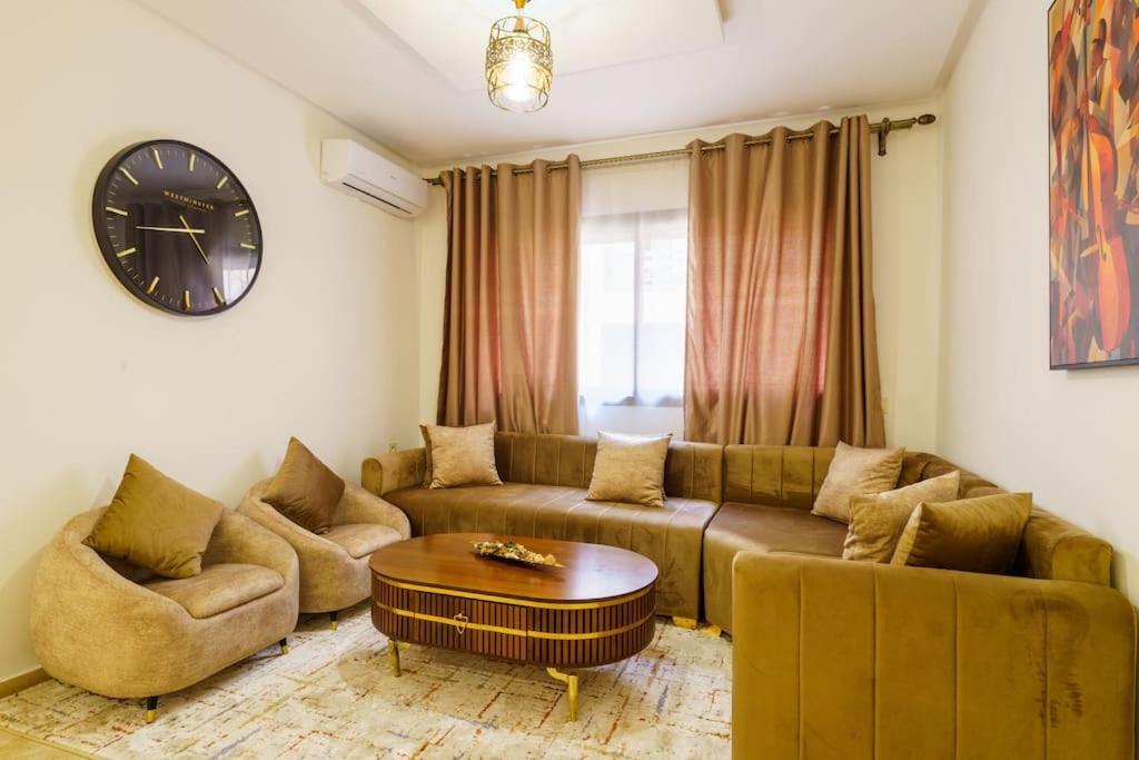 Luxury Cosy 2br Center Secure Parking Wifi Apartment *