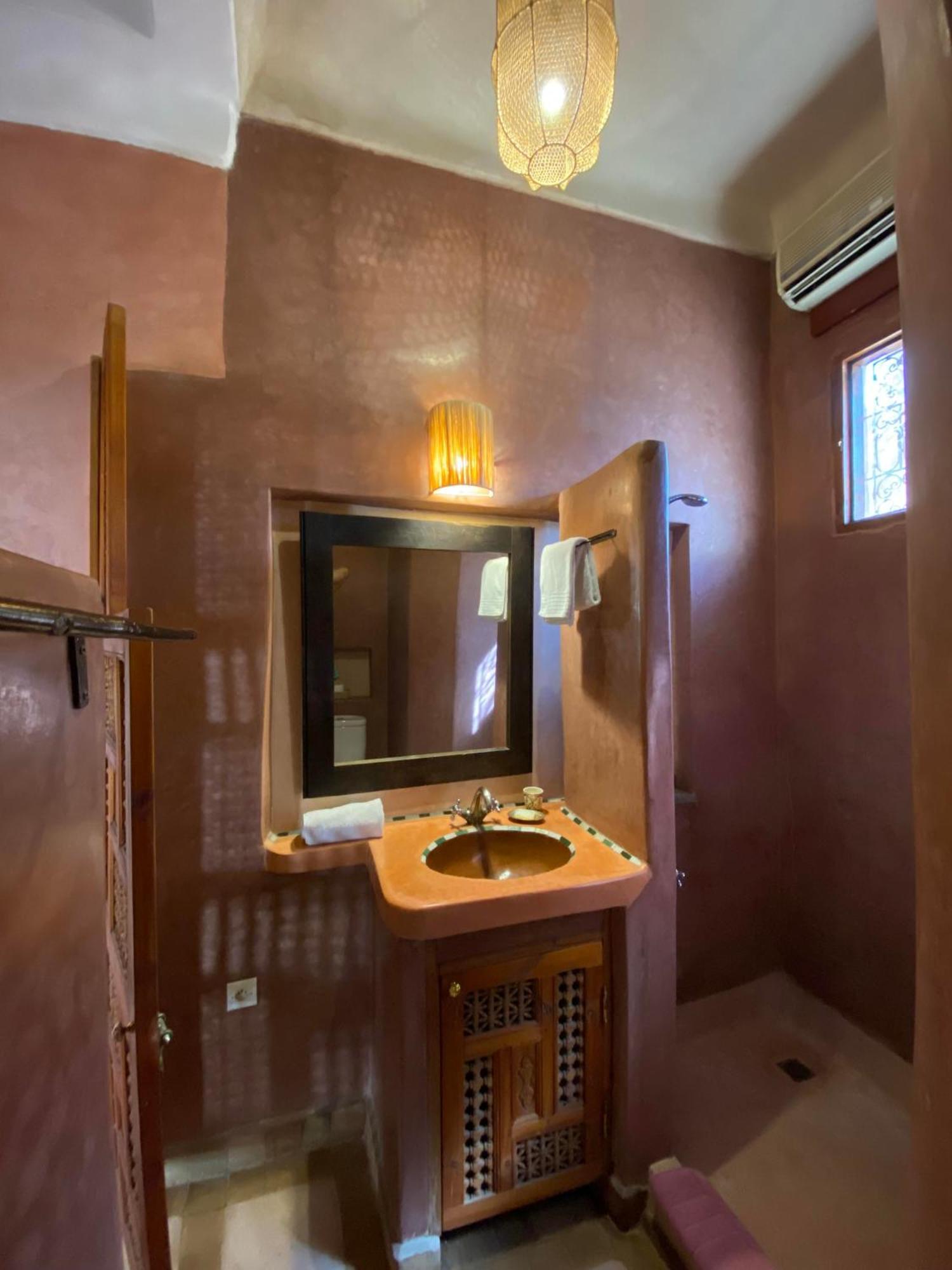 Sabah Guest house *