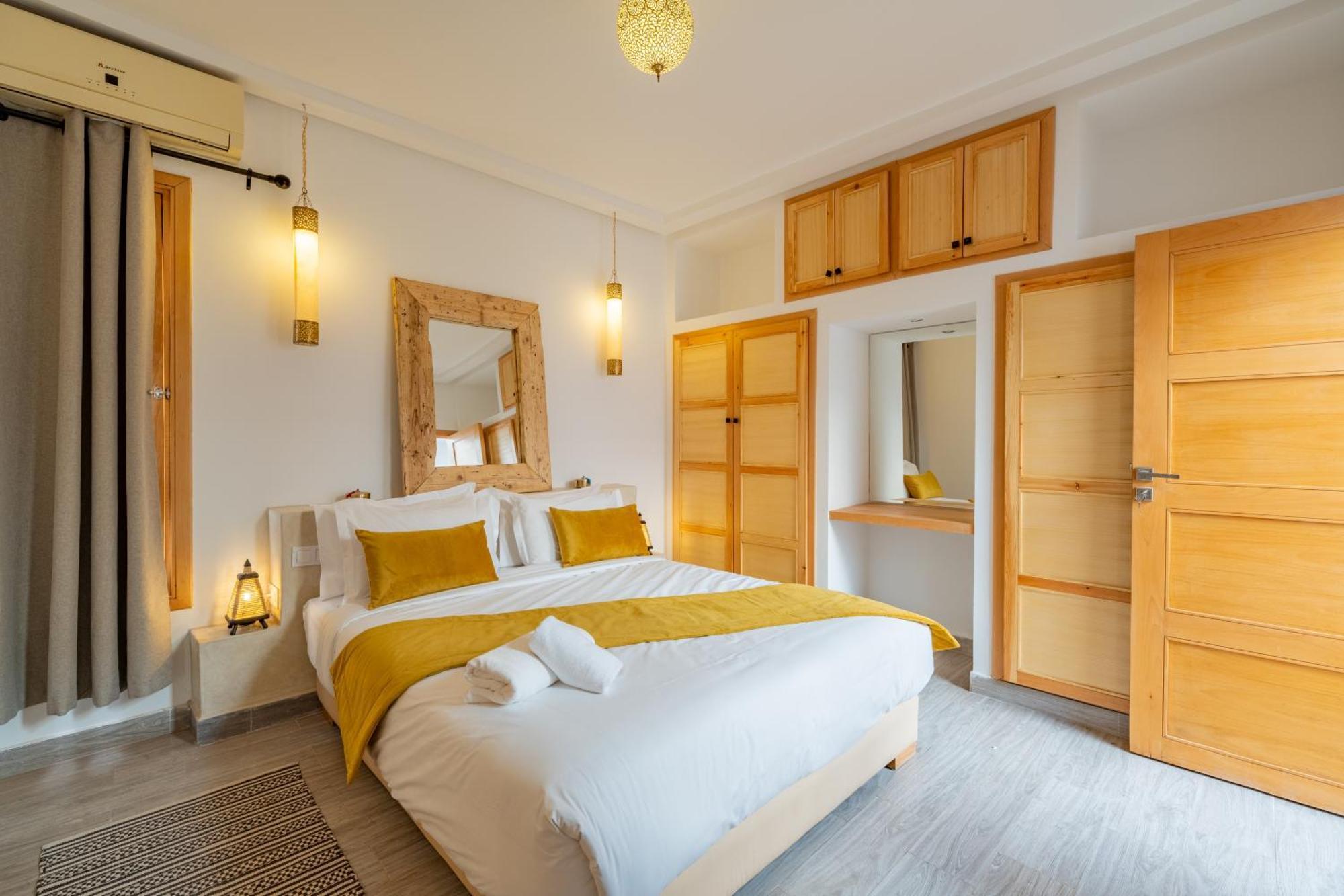 Swan-exclusif - Piscine Chauffee - Petit Dejeuner Holiday home *