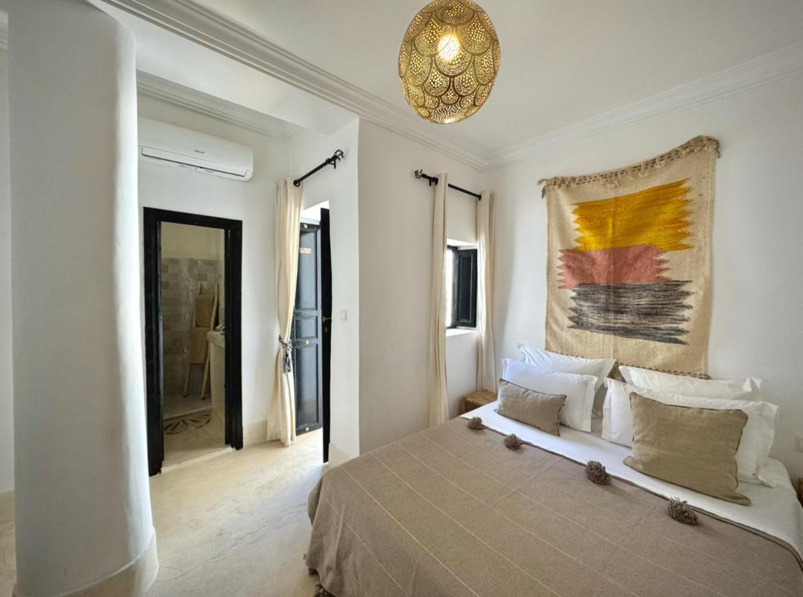 27 & Entierement Privatise Riad